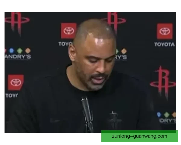 乌度卡:赢球关键在于球权保护减少无效运球避免不必要的身体对抗 乌度卡:赢球关键在于球权保护减少无效运球避免不必要的身体对抗